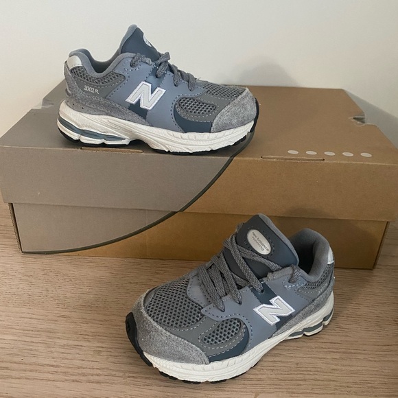 New balance 2002R Grey/White Toddler Sneakers- SZ 7 C - Picture 5 of 13